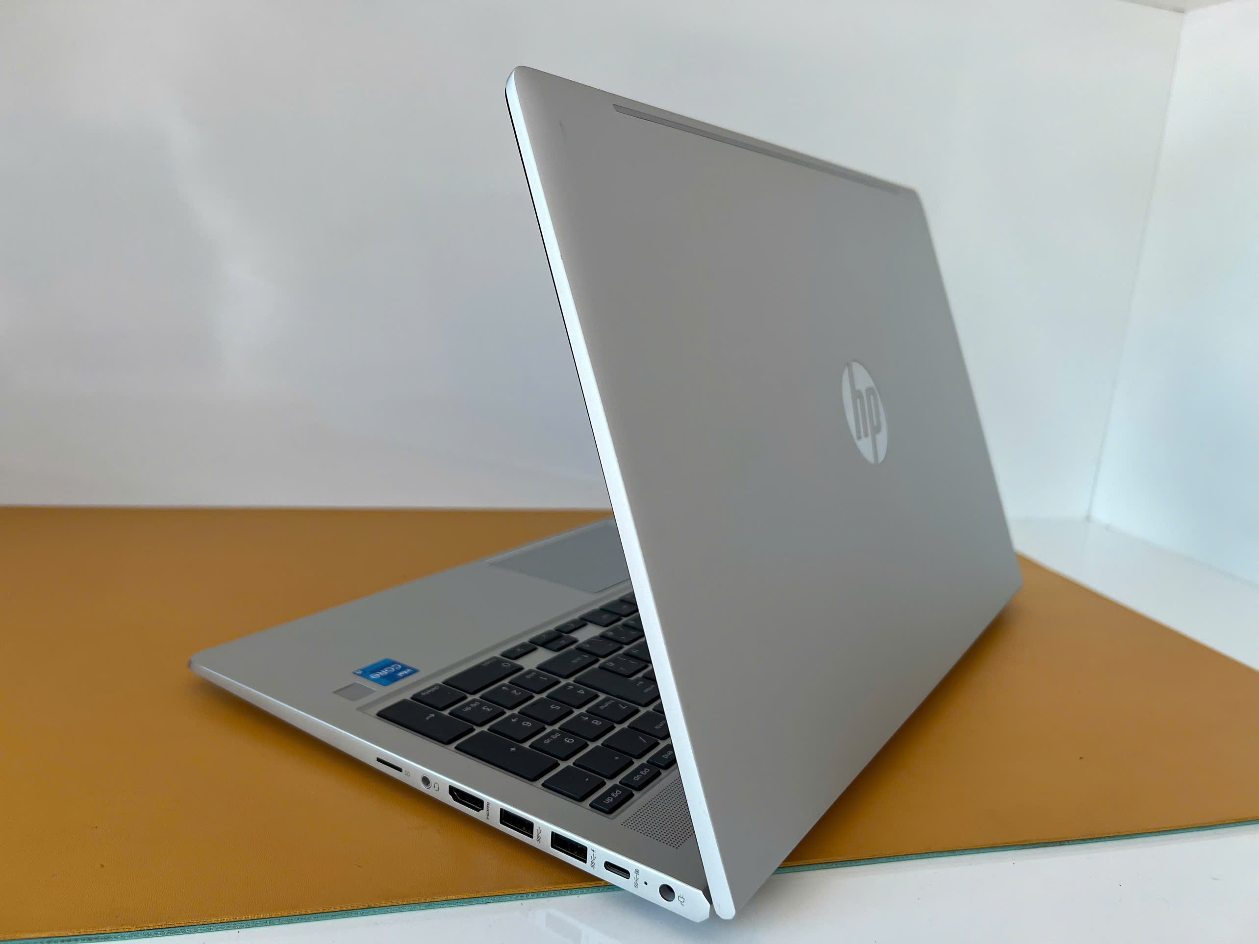 hp 450 G8 side1.jpg